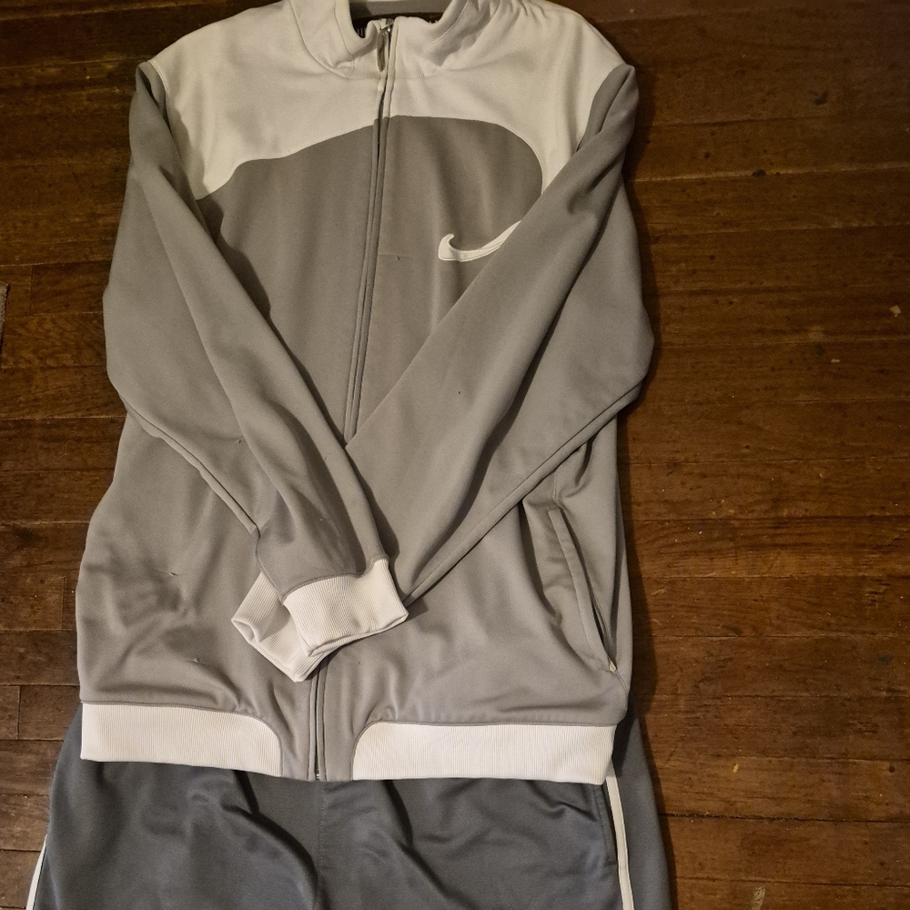 Nike Gray White Mens Sweatsuit. Jacket Is 2XL Sweatpants are 3XL